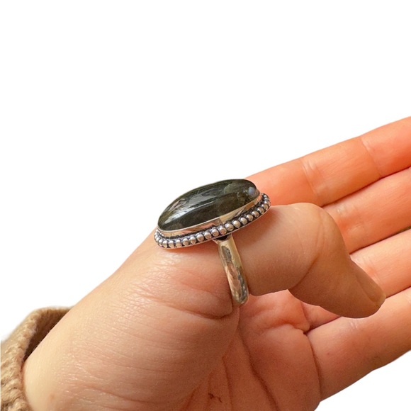 Labradorite ring set in sterling silver size 11 3/4 - Picture 3 of 7